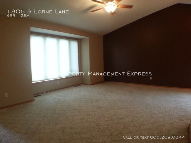 Building Photo - 1805 S Lorne Ln