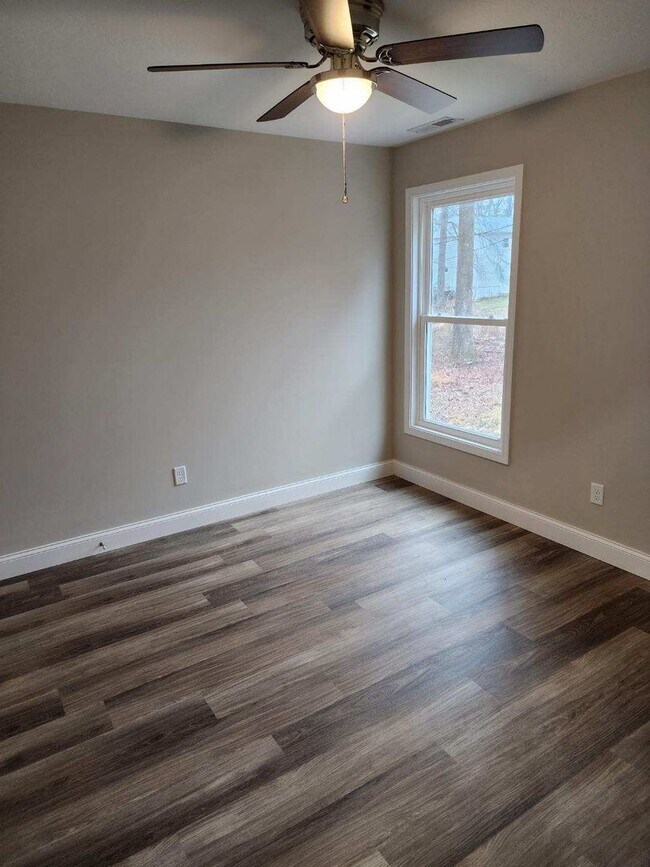 Foto del edificio - 3-Bedroom Single-Family Home Right off 10th Street in Cookeville