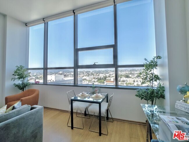Foto del edificio - 1100 Wilshire Blvd