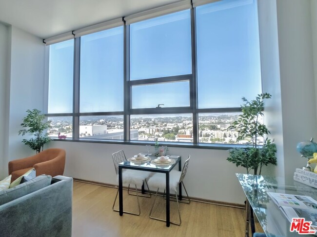 Foto del edificio - 1100 Wilshire Blvd