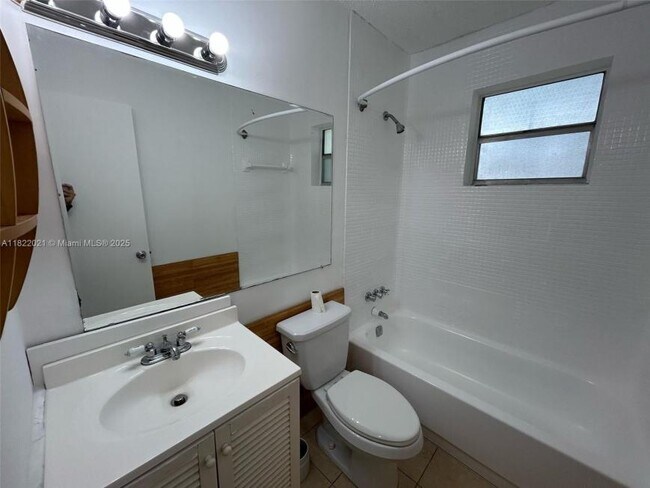 Building Photo - 1 bedroom in North Miami FL 33161