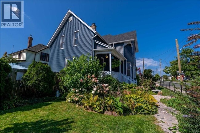 Building Photo - 224 Vidal St S