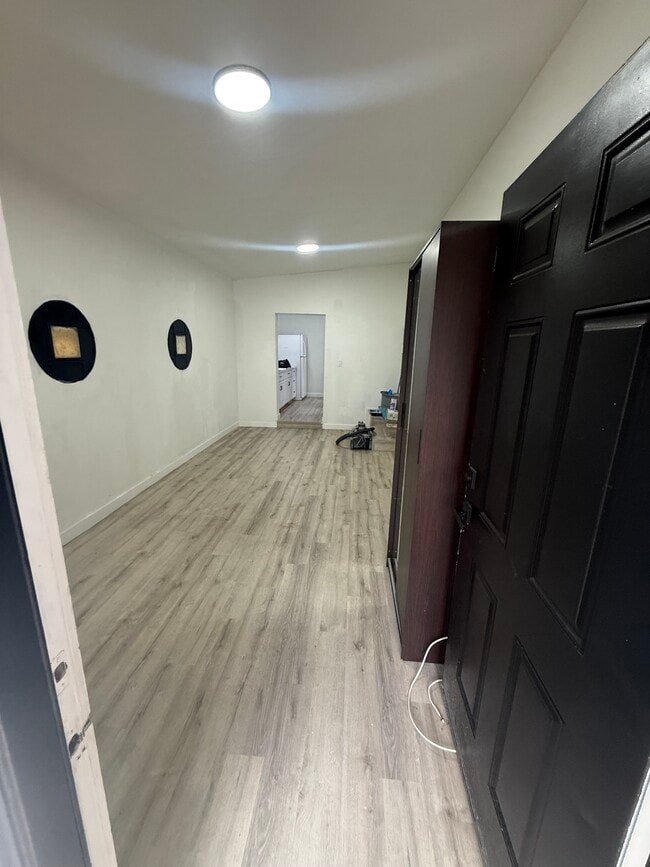 Building Photo - 203 Columbus Pky