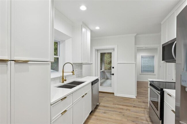 Foto del edificio - 961 E Rock Springs Rd NE