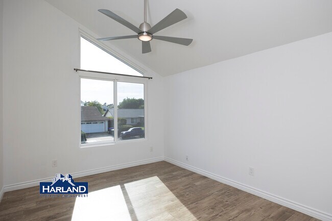 Foto del edificio - 4494 Benhurst Ave