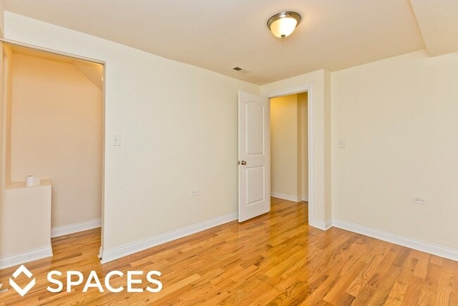 Building Photo - 1536 W North Ave