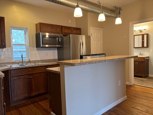 Building Photo - 580 Amherst St