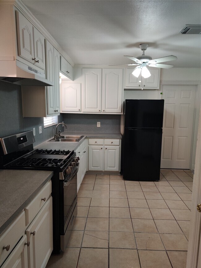 Foto del edificio - 919 Oak Meadows St