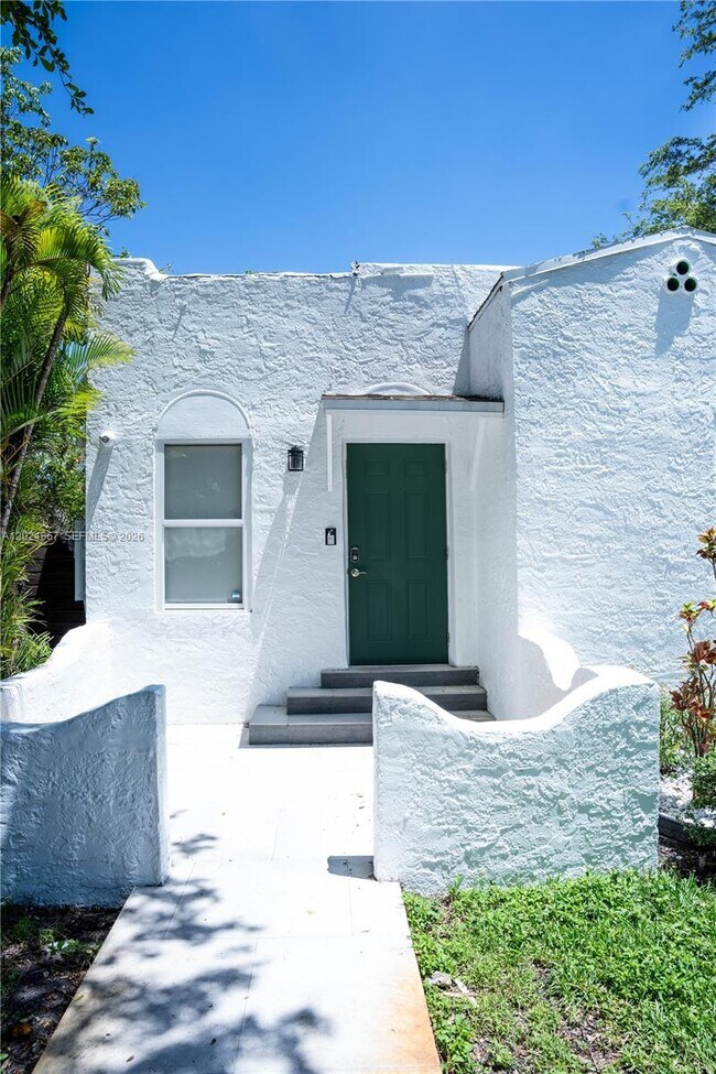 Foto del edificio - 247 NW 58th St