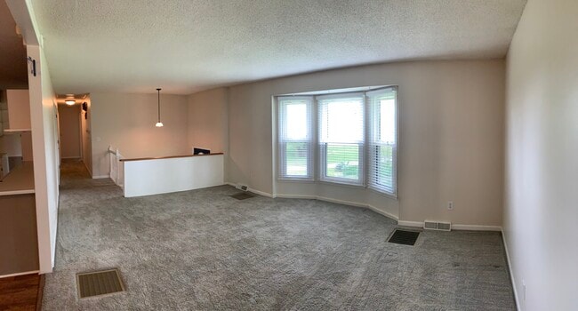 Living Room - 9550 Monticello Rd