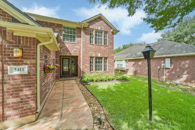 Foto del edificio - 2411 Misty Falls Ct