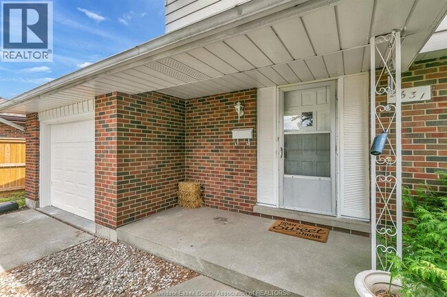 Building Photo - 2631 Columbia Ct