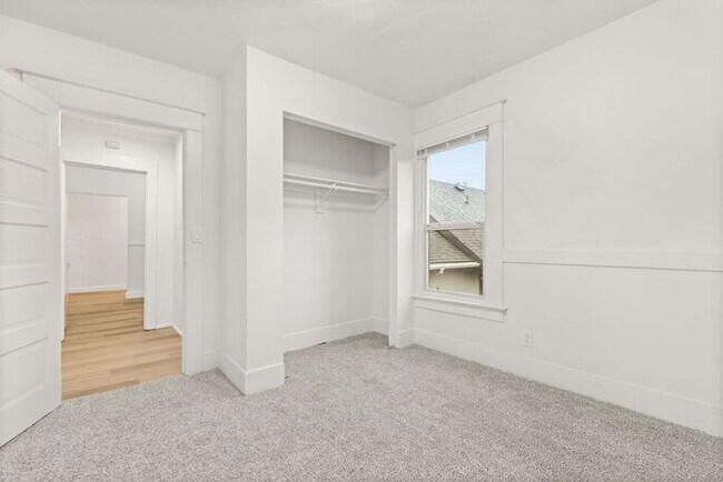 Foto del edificio - 3 bedroom, 1 bath in Southeast Portland!