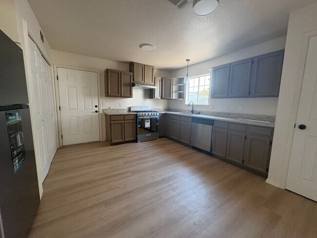 Building Photo - HOME FOR RENT IN ANTHONY