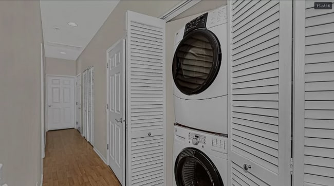 Building Photo - 948 W 15th Pl