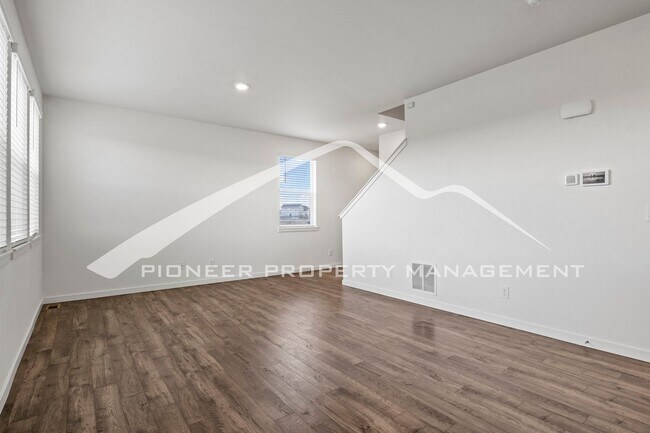Foto del edificio - Modern 4-Bed, 2.5-Bath Home with 2 car gar...