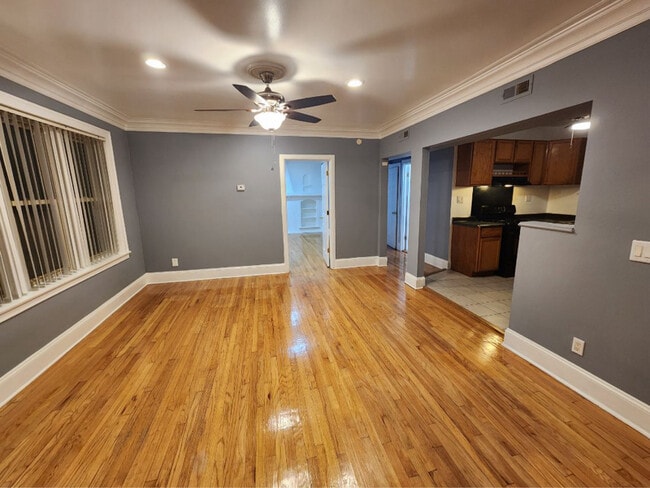 Building Photo - 1410 W 94th St
