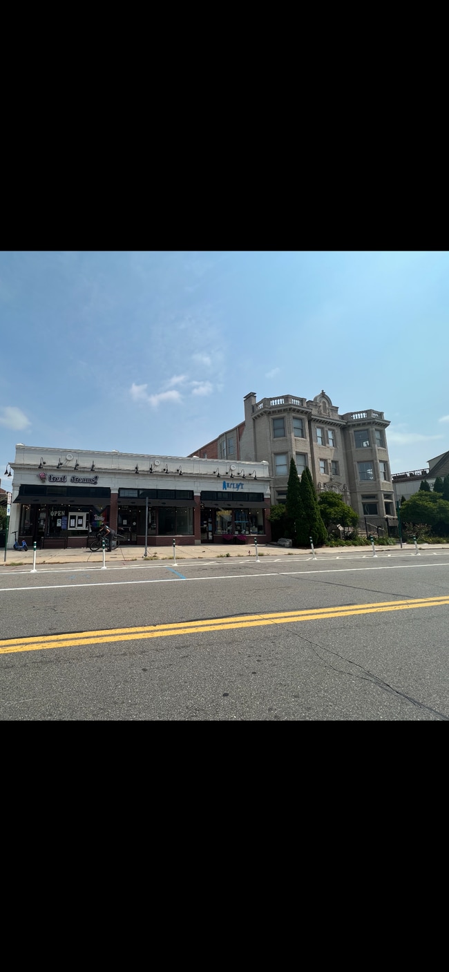 Building Photo - 4142 Cass Ave