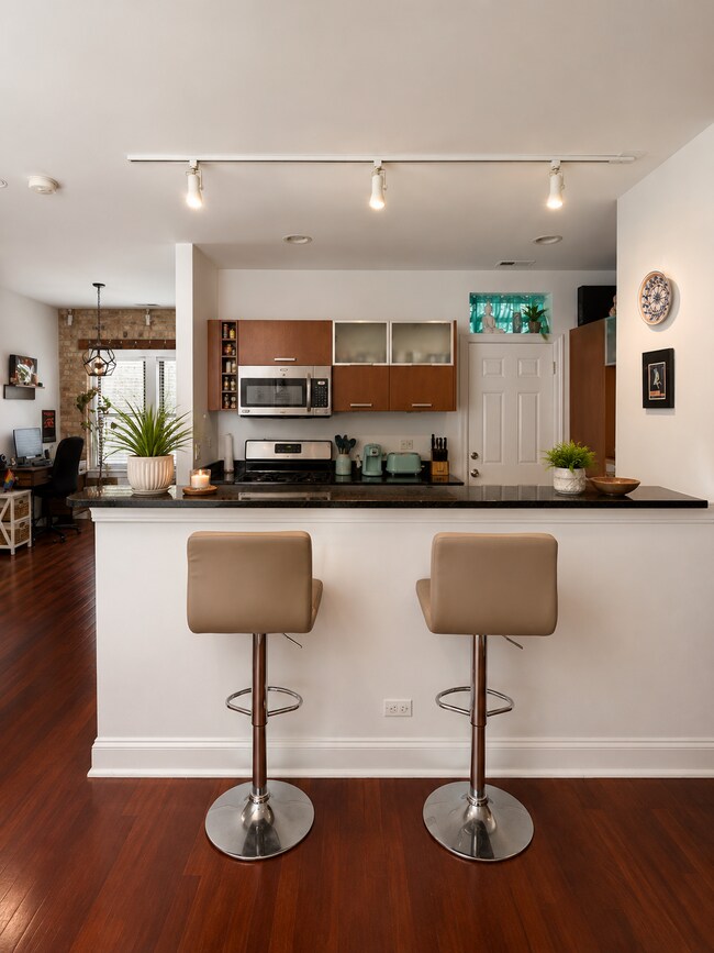 Foto del edificio - 1358 W Estes Ave