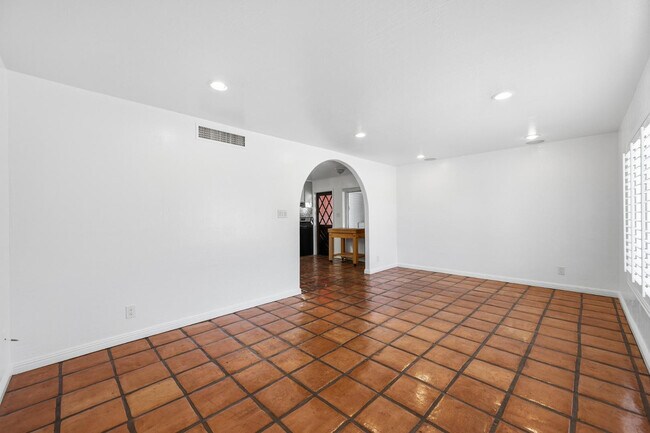 Foto del edificio - 8639 E Virginia Ave