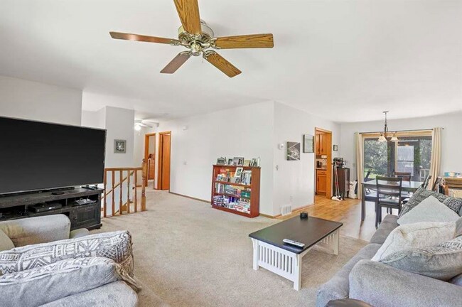 Building Photo - 3151 View Rd