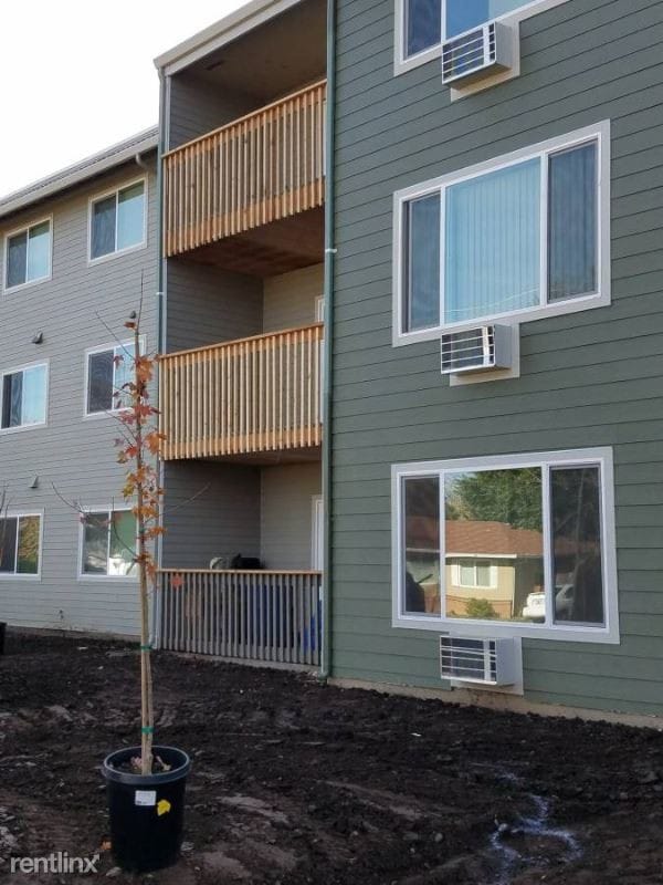Primary Photo - 650 Manzanita Ave