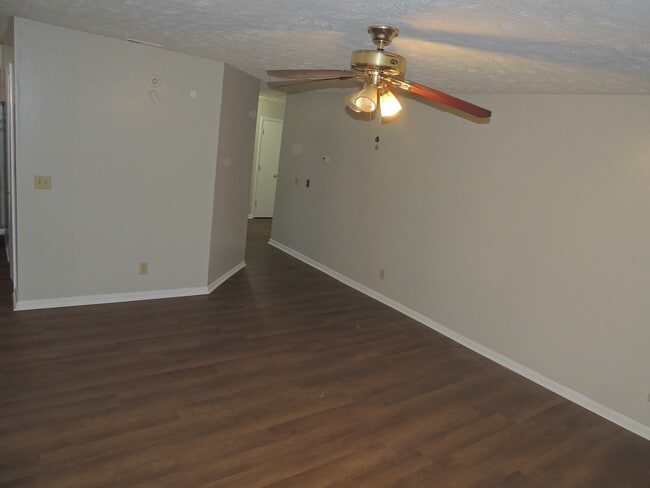 Foto del edificio - 1018 Wood Creek Dr