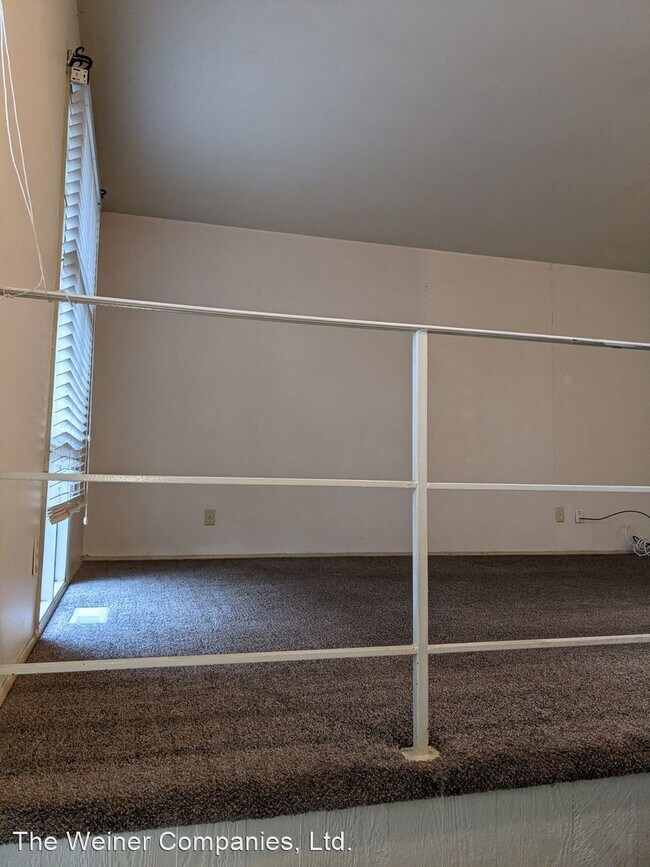 Building Photo - 3 br, 2 bath House - 2207 Rainbow View