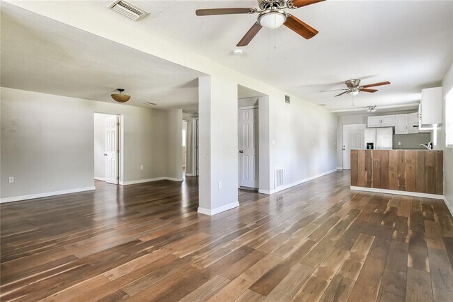 Foto del edificio - 825 E Jackson Ave