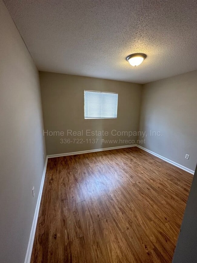 Building Photo - 1000 Salisbury St