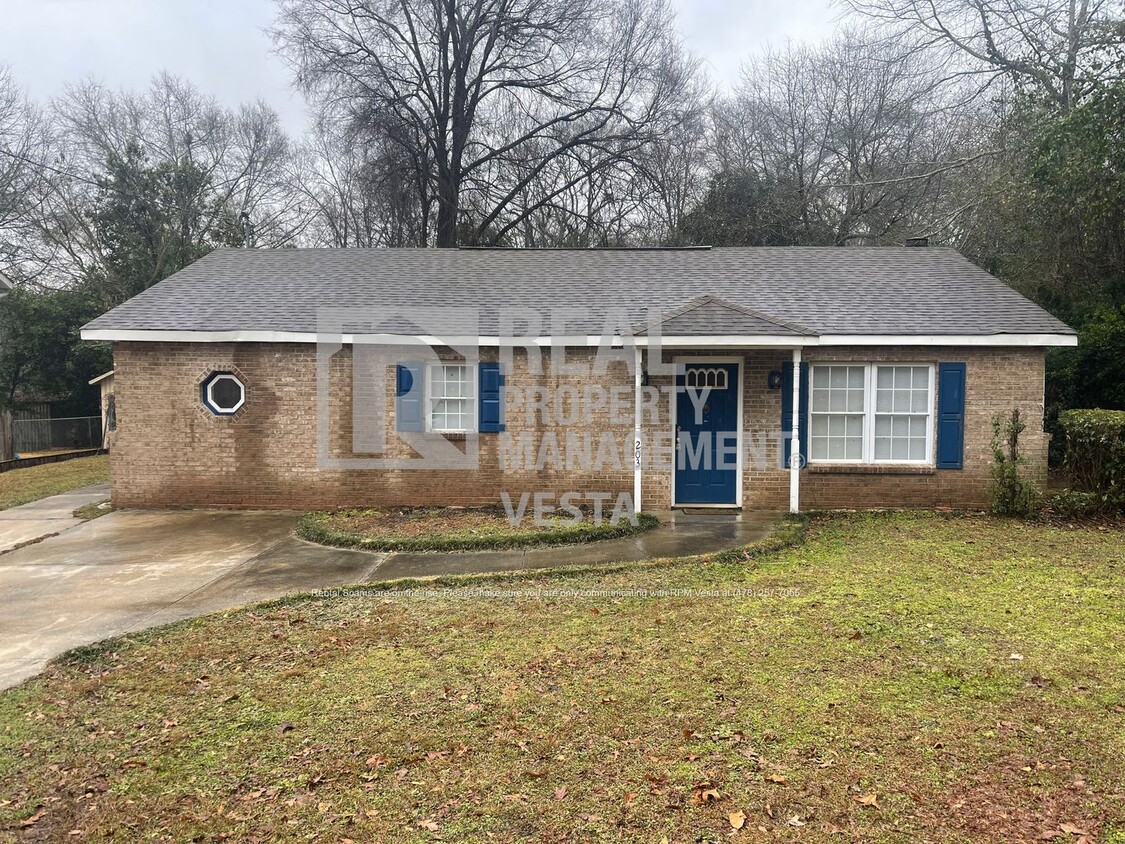 Foto principal - Solid Brick Four Bedroom in Warner Robins