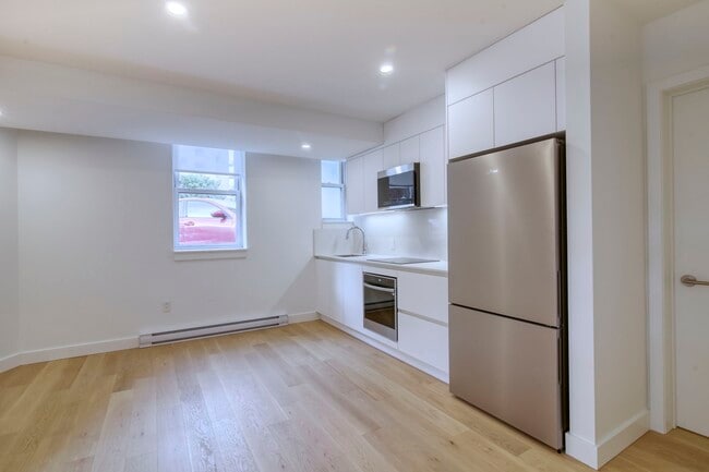 Building Photo - 10 Rosemount