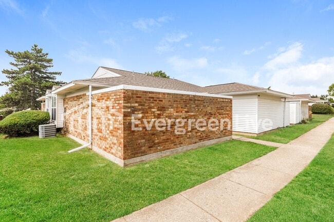 Foto del edificio - 5887 Troy Villa Blvd