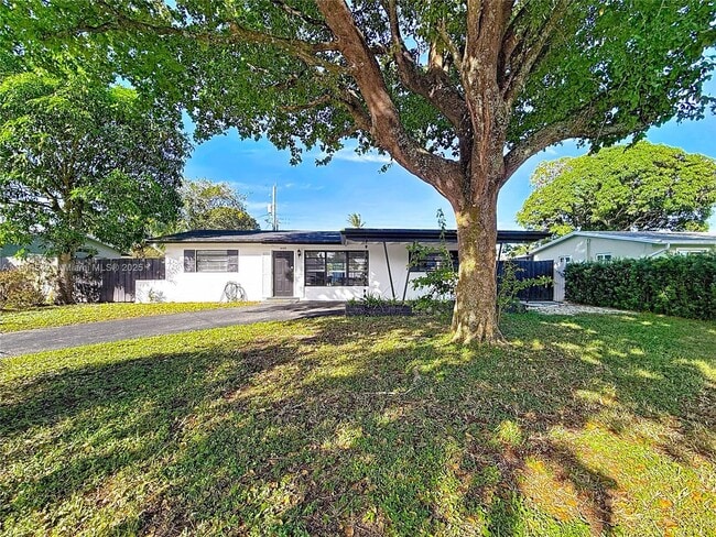 Building Photo - 600 N 66 Terrace