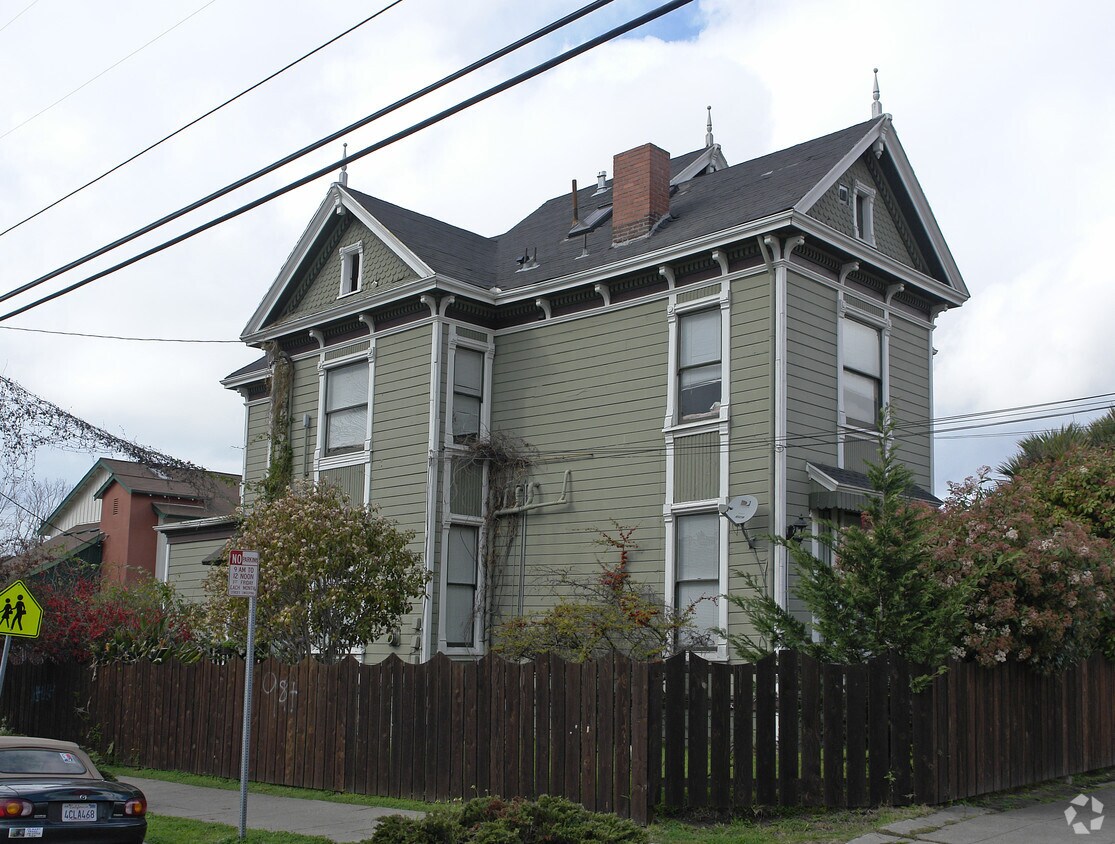 Building Photo - 2028 8th St