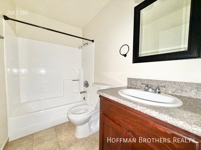 Building Photo - 15040 Vanowen St