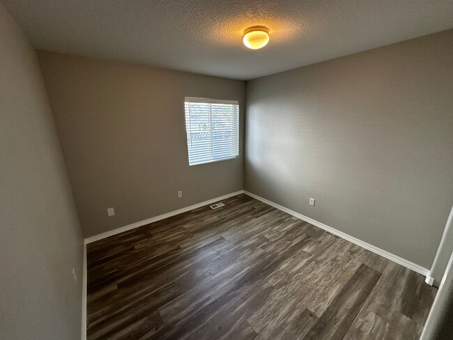 Foto del edificio - Recently Remodeled Three Bedroom, Two Bath...