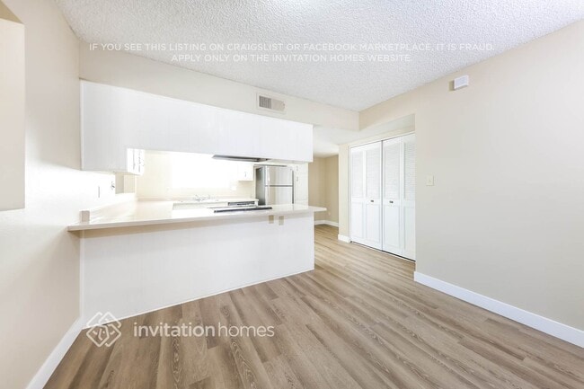 Building Photo - 6110 W Tierra Buena Ln