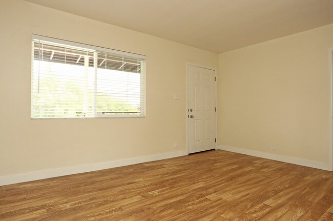 Building Photo - 4120 N 45th Pl