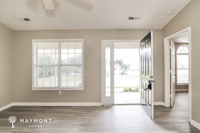 Building Photo - Charming 3 Bedroom Home!