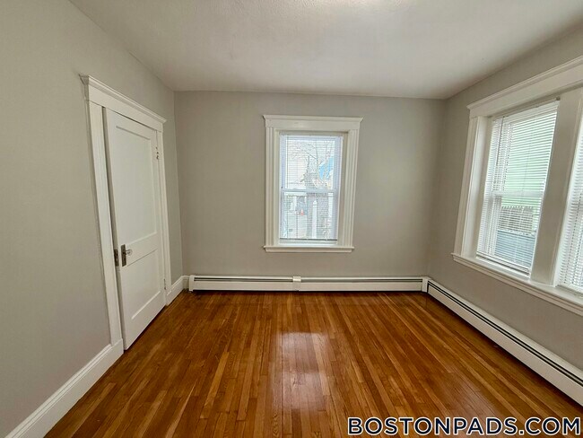 Building Photo - 44 Estes St