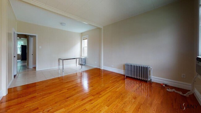 Foto del edificio - 3 BRs on 2nd floor in Private home with Ba...