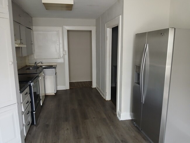 Building Photo - 904 N McKay Ave