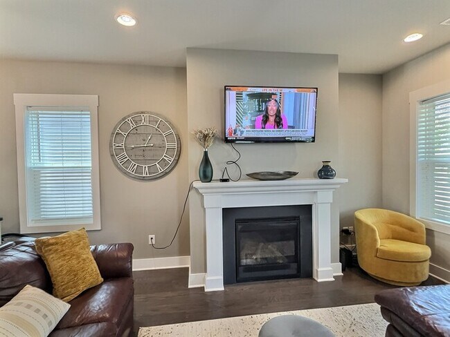 Foto del edificio - 2319 Great Ridge Pkwy