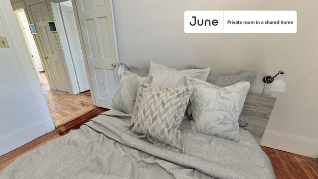 Building Photo - Room in Shared 6 bed/2 bath home