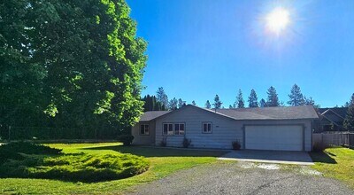 Building Photo - 9656 N Hillview Dr
