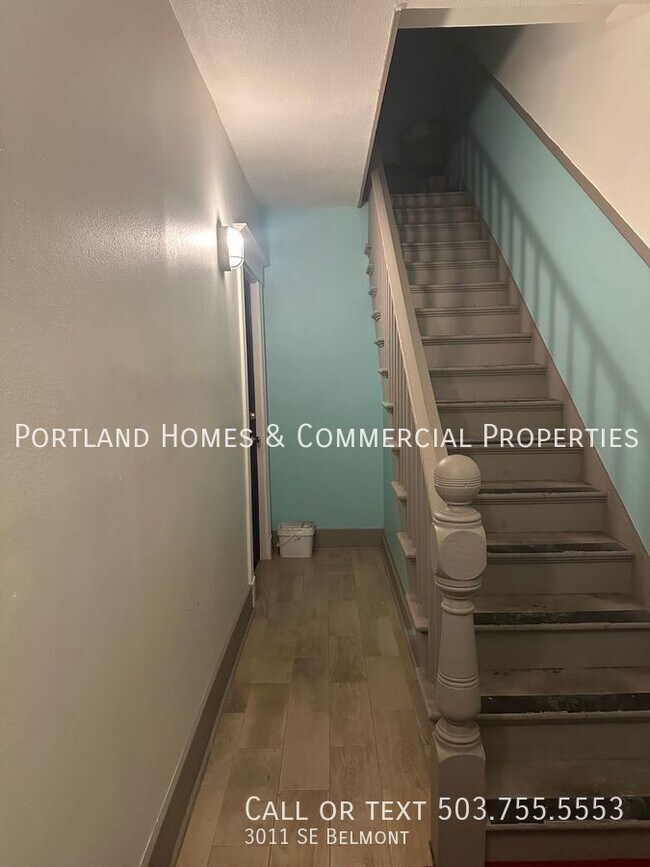 Building Photo - Downstairs 2 Bedroom Quadplex