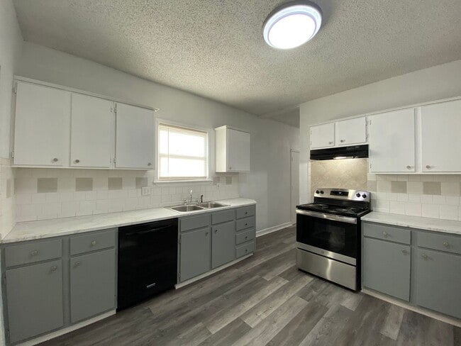 Building Photo - Victor Duplex