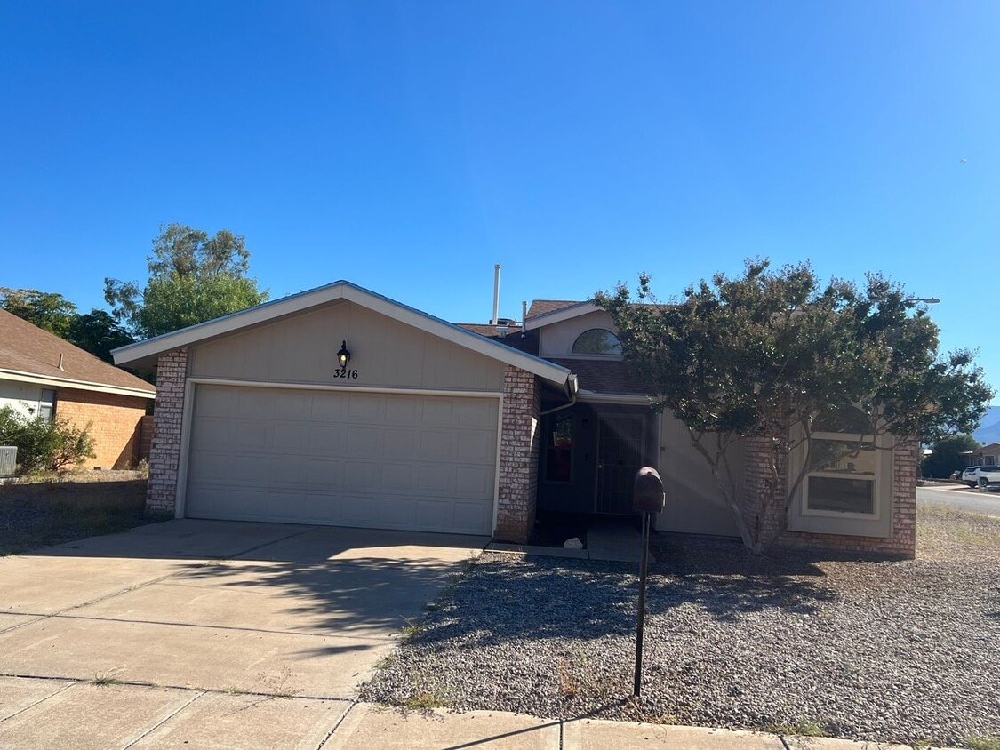 Photo - 3216 Swan Drive,  Sierra Vista,  3 bed with large garage