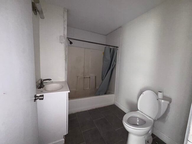 Foto del edificio - 2304 W 58th St